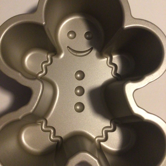 Nordic Ware Cast Aluminum 6 Cup Gingerbread Cake Pan - Picture 2 of 6